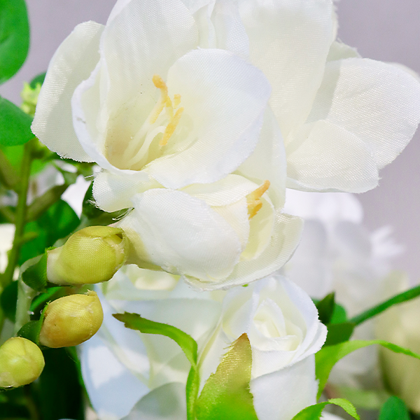 MIXED WHITE FLOWERS IN BUCKET GLASS VASE