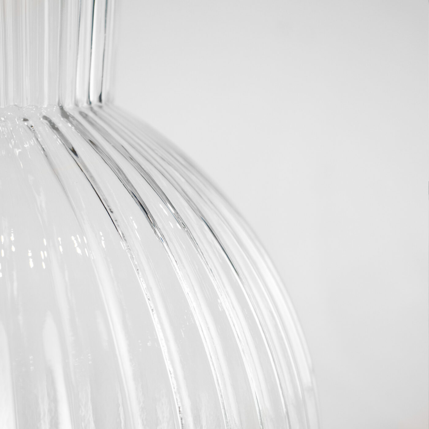 RIBBED BOUQUET GLASS VASE 10 X 20 X 28H - Image 3