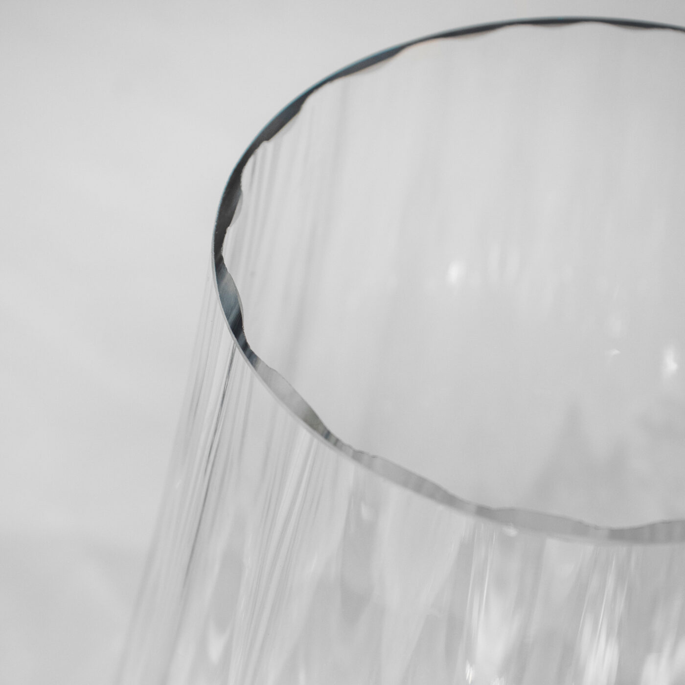 TULIP GLASS VASE 12 X 19 X 24H - Image 3