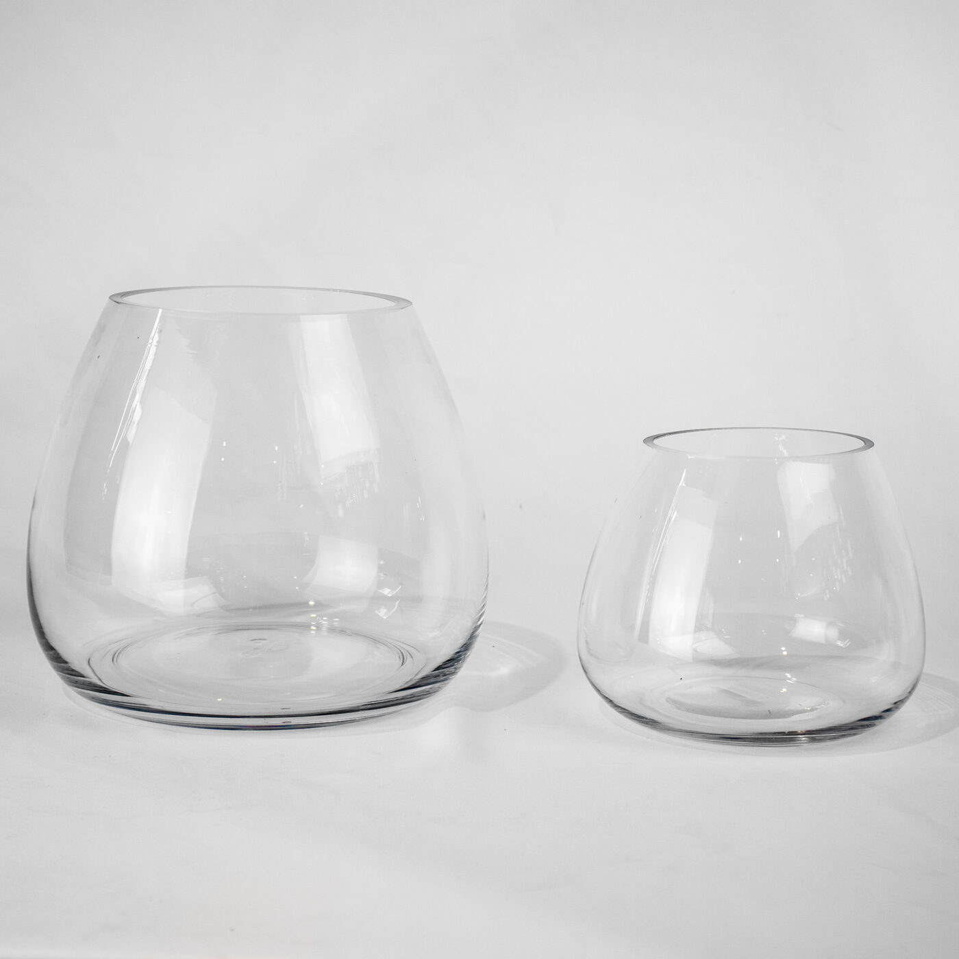 TULIP GLASS VASE 16 X 25 X 21H - Image 2