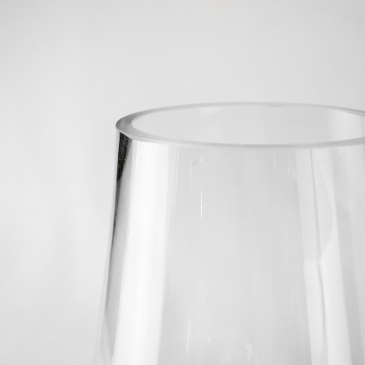 TULIP GLASS VASE 9 X 16 X 25H - Image 3