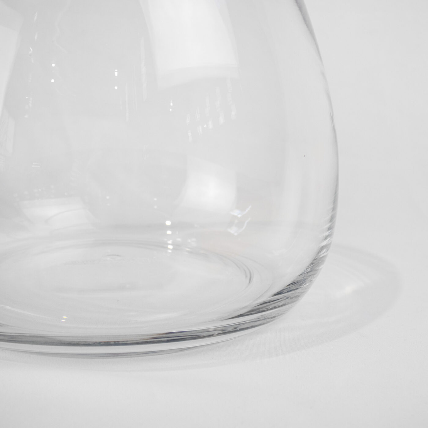 TULIP GLASS VASE 12 X 18 X 15H - Image 2