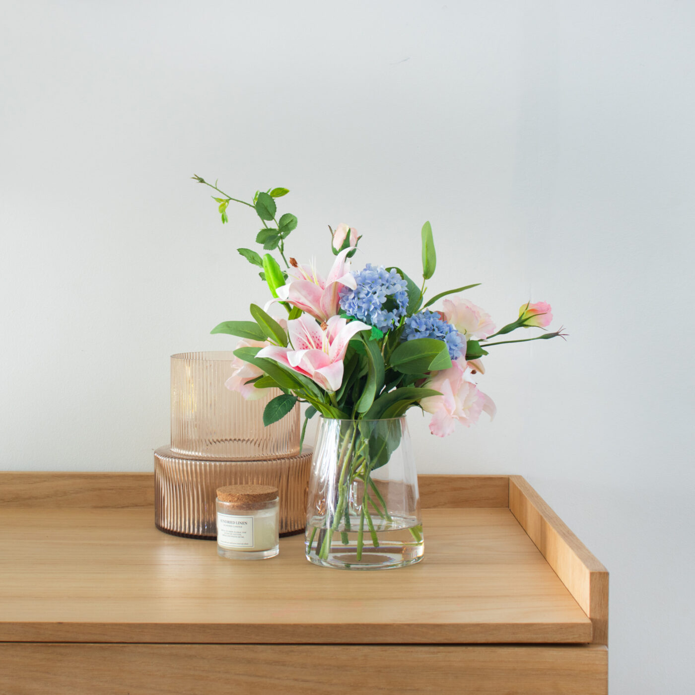 TIGER LILY PINK WITH BLUE SNOWBALL IN TAPERED VASE
