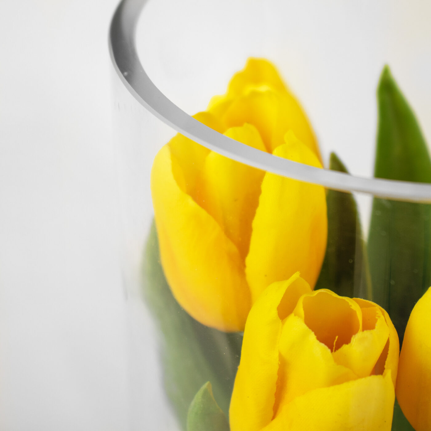 TULIPS YELLOW IN 40CM CYLINDER VASE