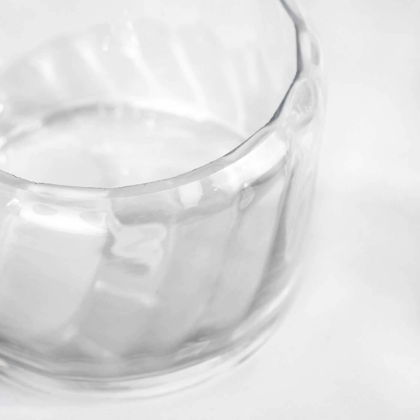 ROUNDED CYLINDER GLASS VASE 12 X 12 X 9H - Image 4