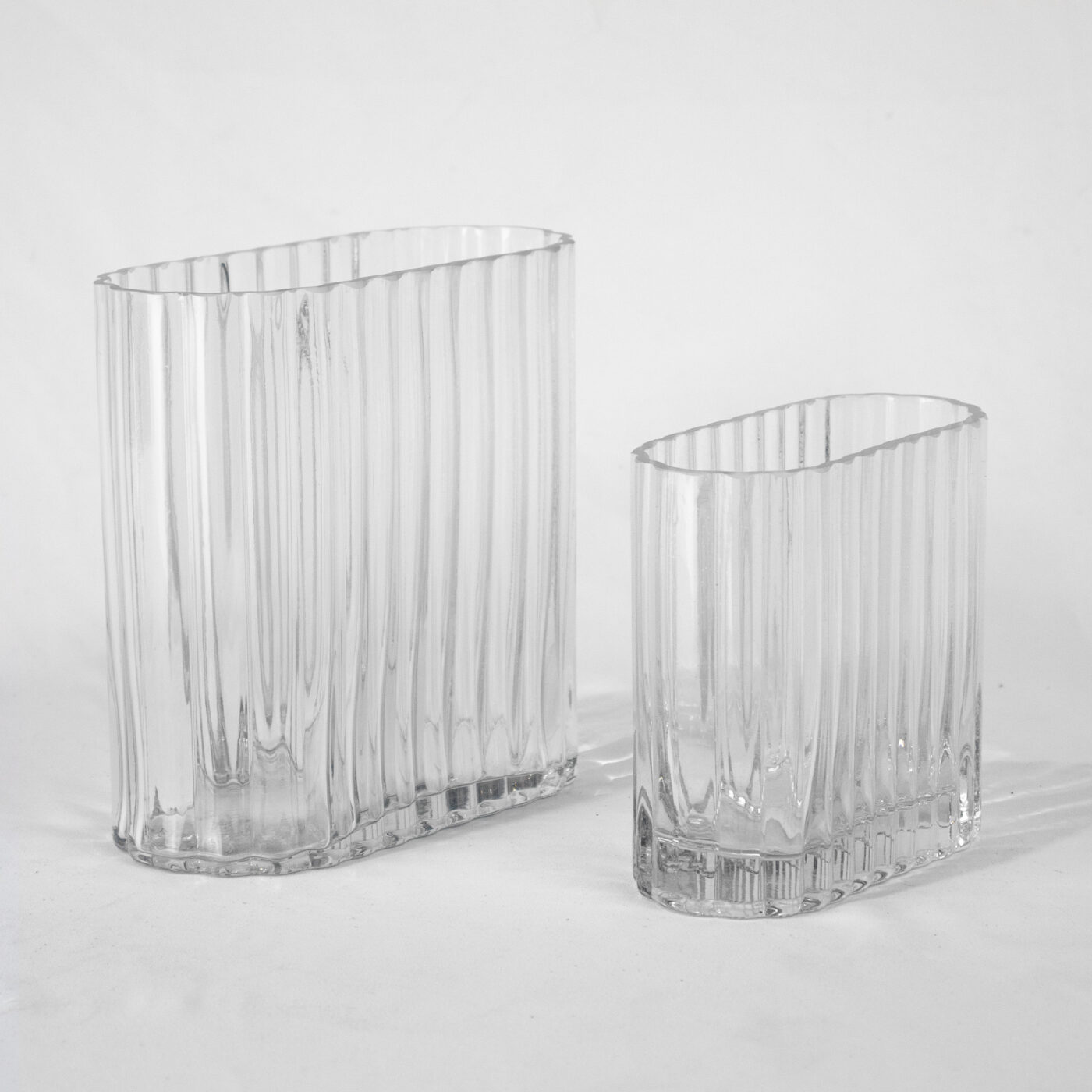 RIBBED RECTANGULAR GLASS VASE 7 X 14 X 13H - Image 4