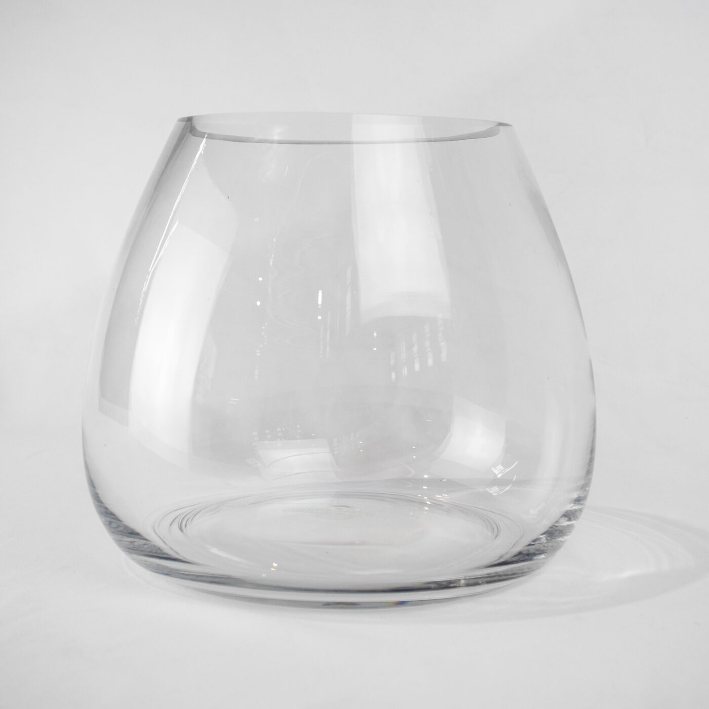 TULIP GLASS VASE 12 X 18 X 15H - Image 4