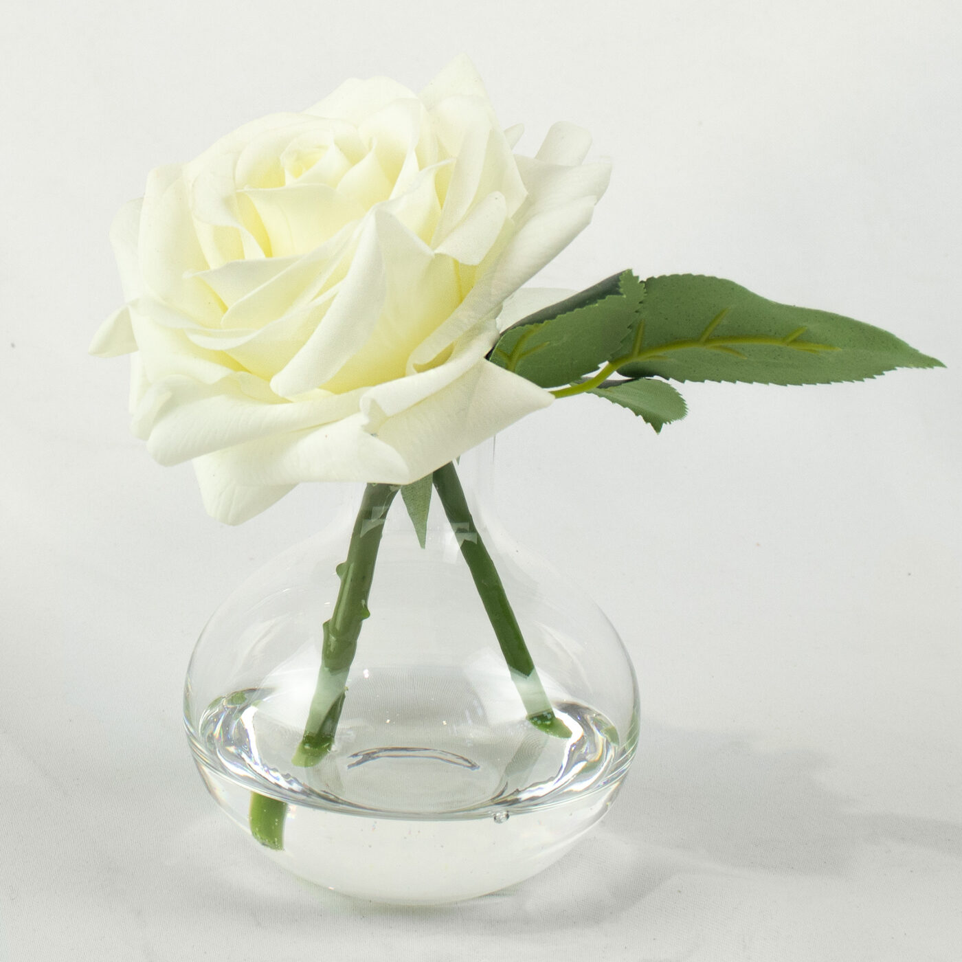 ROSE RT WHITE IN BUD VASE