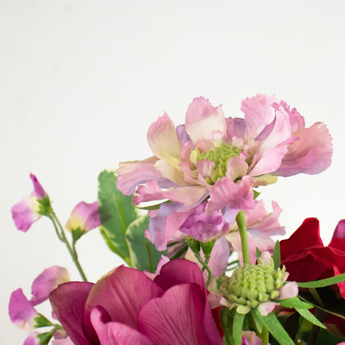 ROSES FUCHSIA AND PLUMS IN BARREL VASE