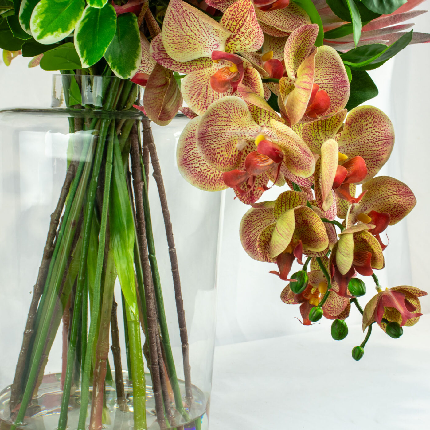 DELUXE BLUSH PINKS WITH FOLIAGE IN GLASS VASE