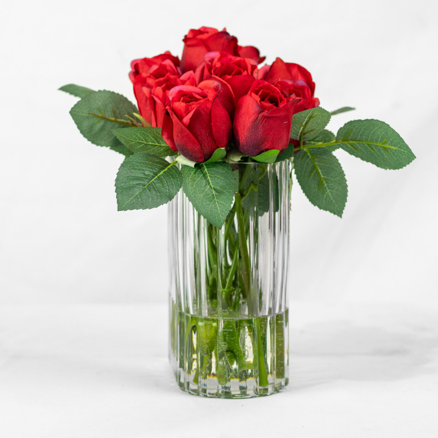 RED LISA BUD ROSE RT IN MEDIUM RIBBED RECT VASE