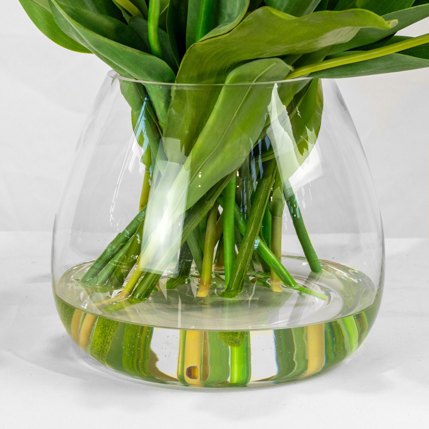 MIXED TULIP ARRANGEMENT IN LARGE TULIP VASE