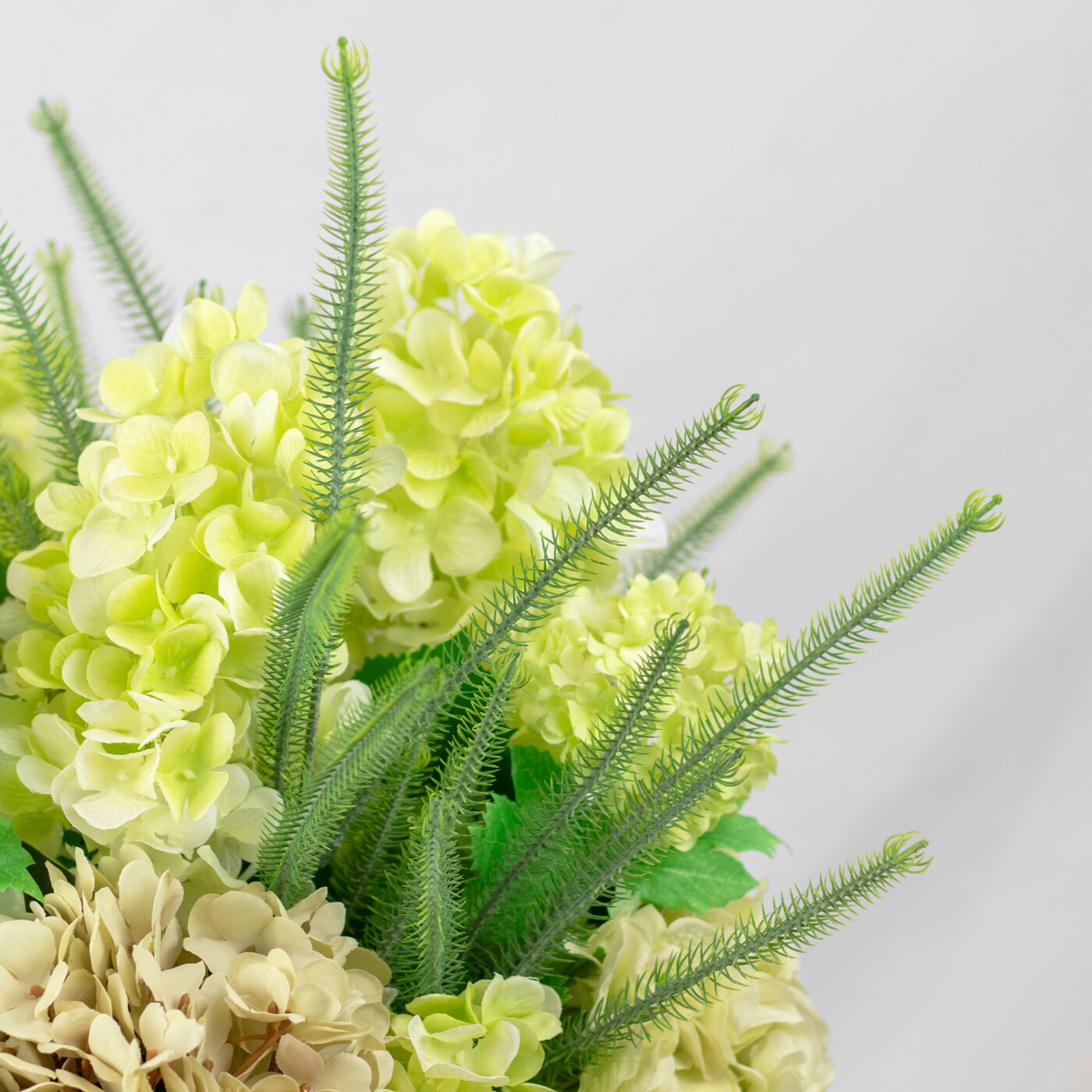 HYDRANGEA GREEN WHITE MIX IN GLASS VASE