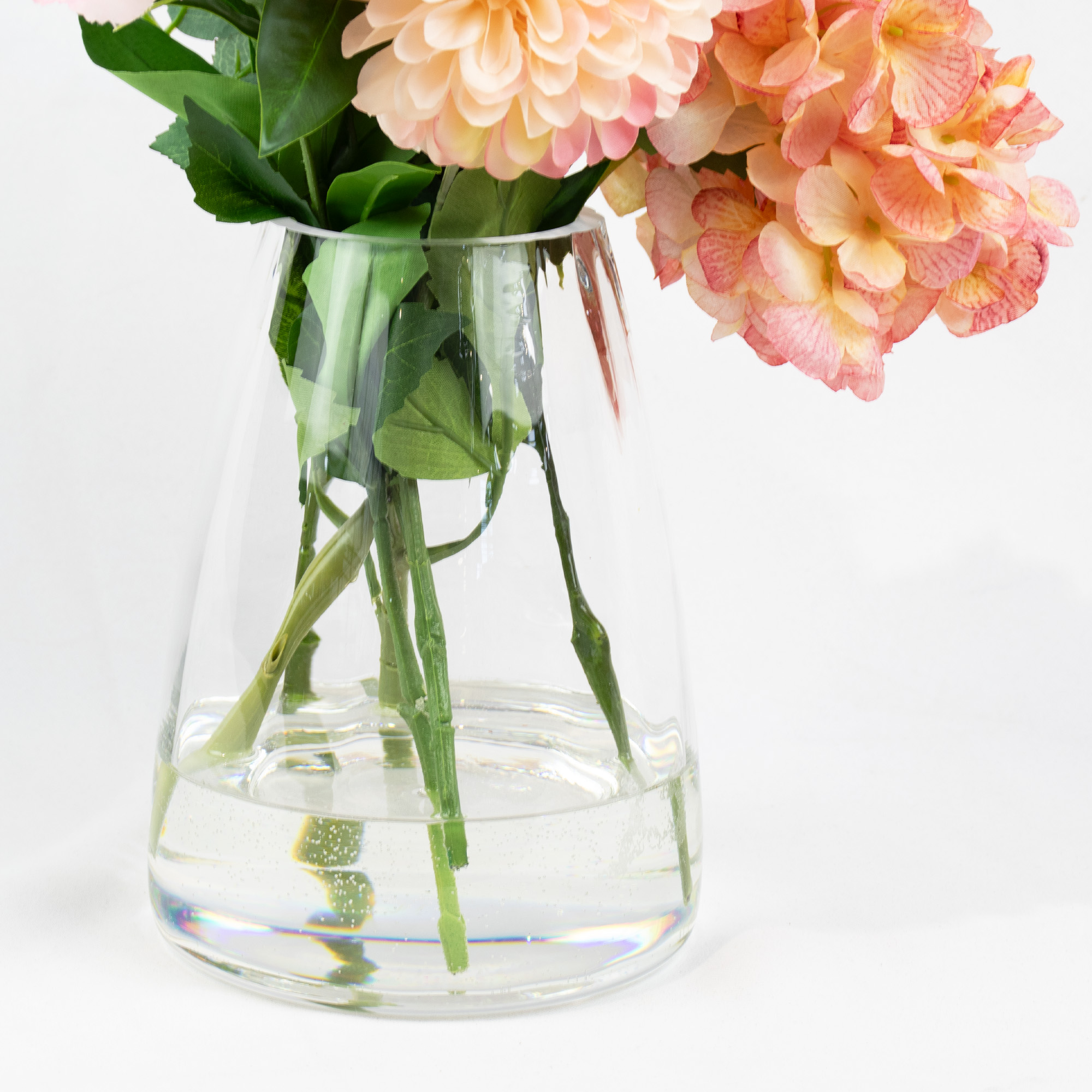 HYDRANGEA DRY LOOK PINK WITH POM POM IN GLASS VASE