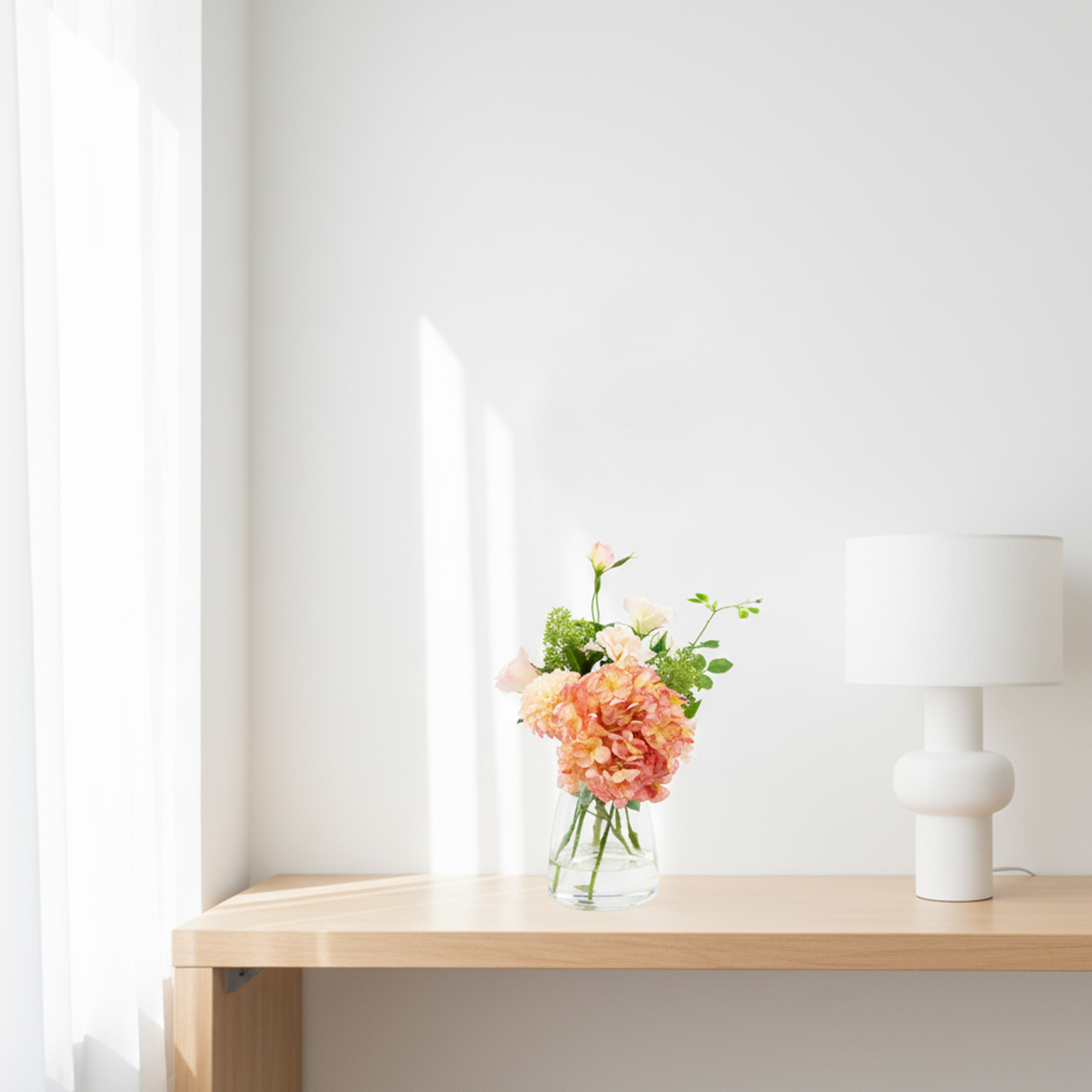 HYDRANGEA DRY LOOK PINK WITH POM POM IN GLASS VASE