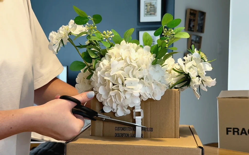 Unboxing - Cut the retention tie down