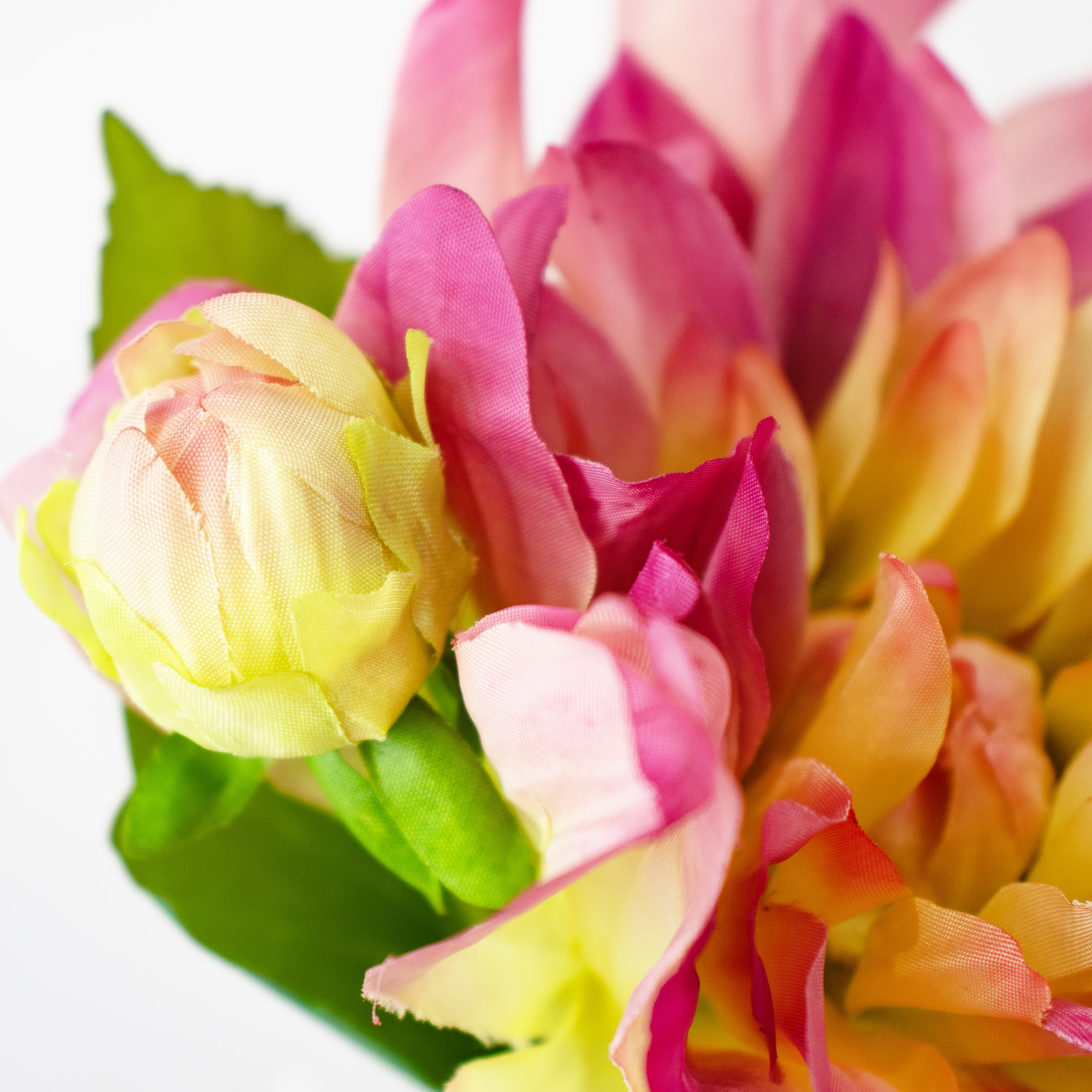 Small Cream Mauve Dahlia Arrangement in Glass Bud Vase – 24cm