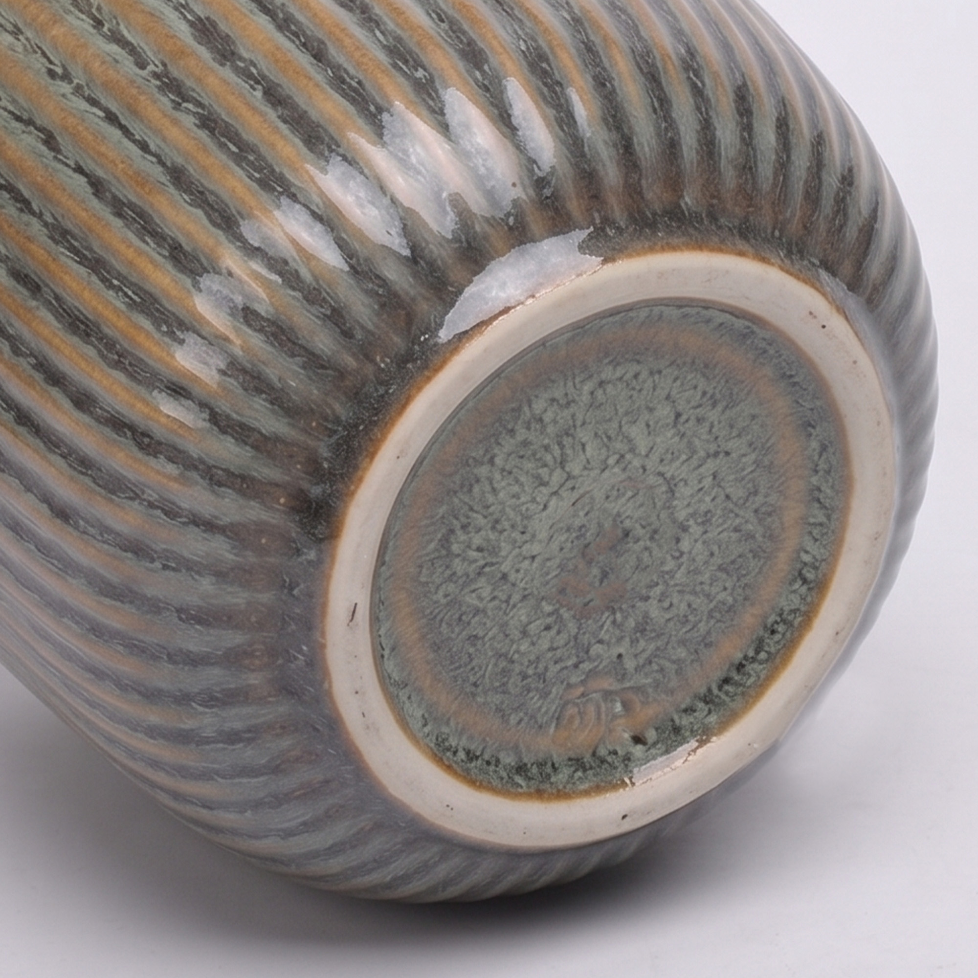 Medium 16.5cm ribbed grey ceramic planter with a rounded base and vertical ribbing styled on a wooden dining room sideboard.