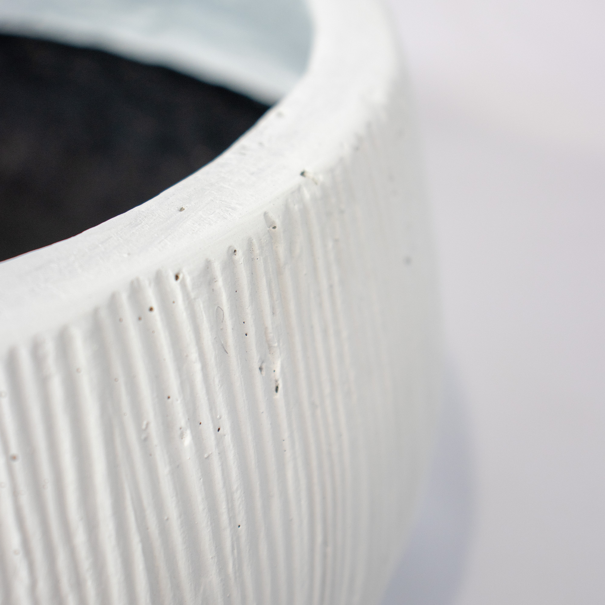 Medium Casbah Ribbed Fibre-Cement Planter – 33cm